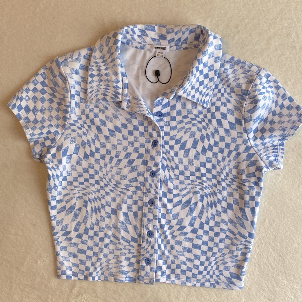 Garage Short Sleeve Button Up Top. NWOT Size  XS